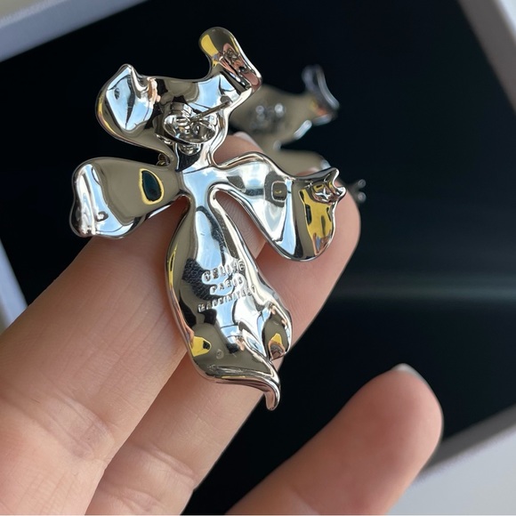 Celine Flower earrings - Picture 4 of 9
